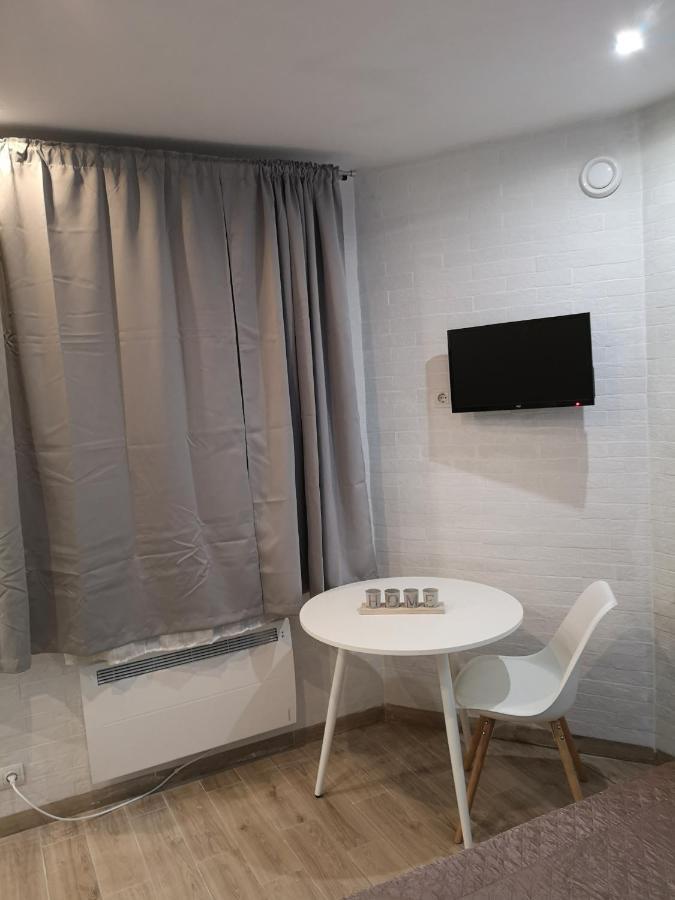 Freedom Apartment On Bazarna Str Lviv Dış mekan fotoğraf